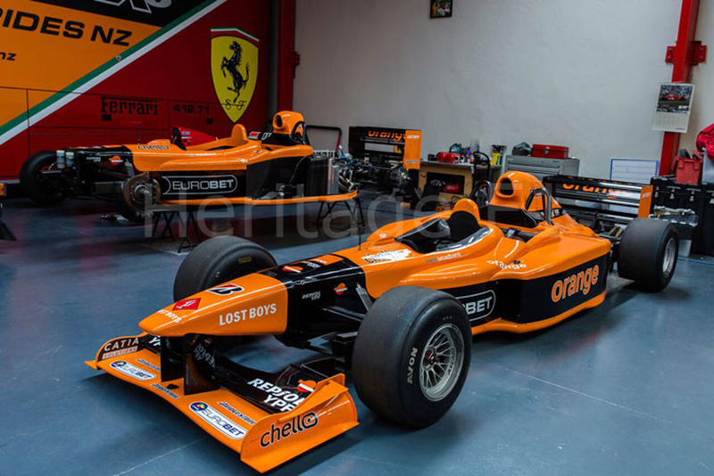 Illustration for article titled Roll Up To The Club With Your Two Best Friends In This Three-Seat Formula One Car